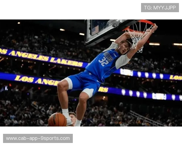 弗拉格42分新高，年轻后卫爆发，成为联盟新星